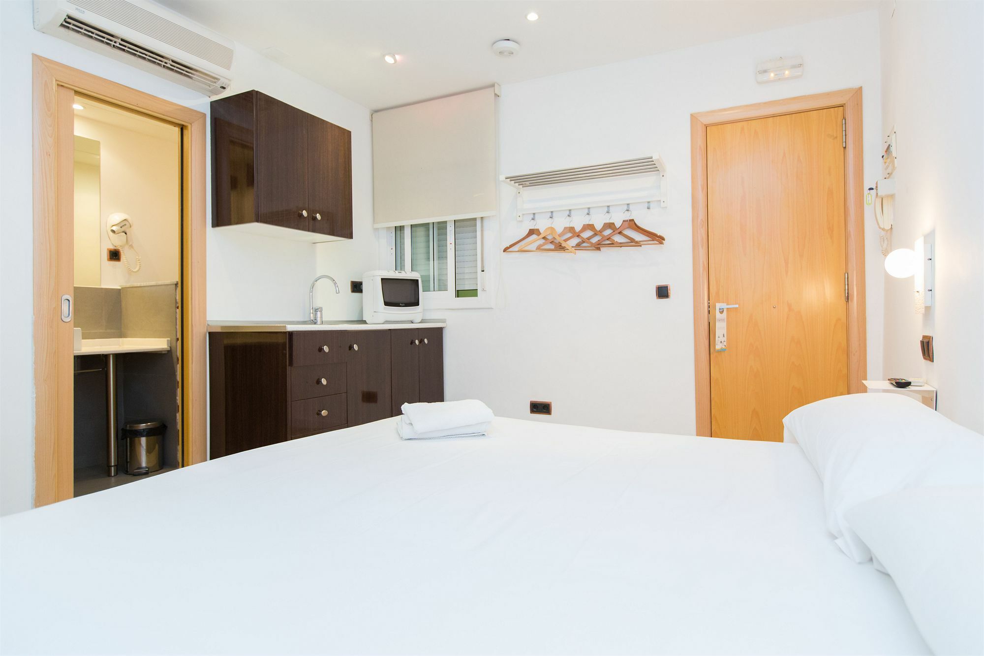 Ainb Las Ramblas-Colon Apartments Barcelona Eksteriør billede